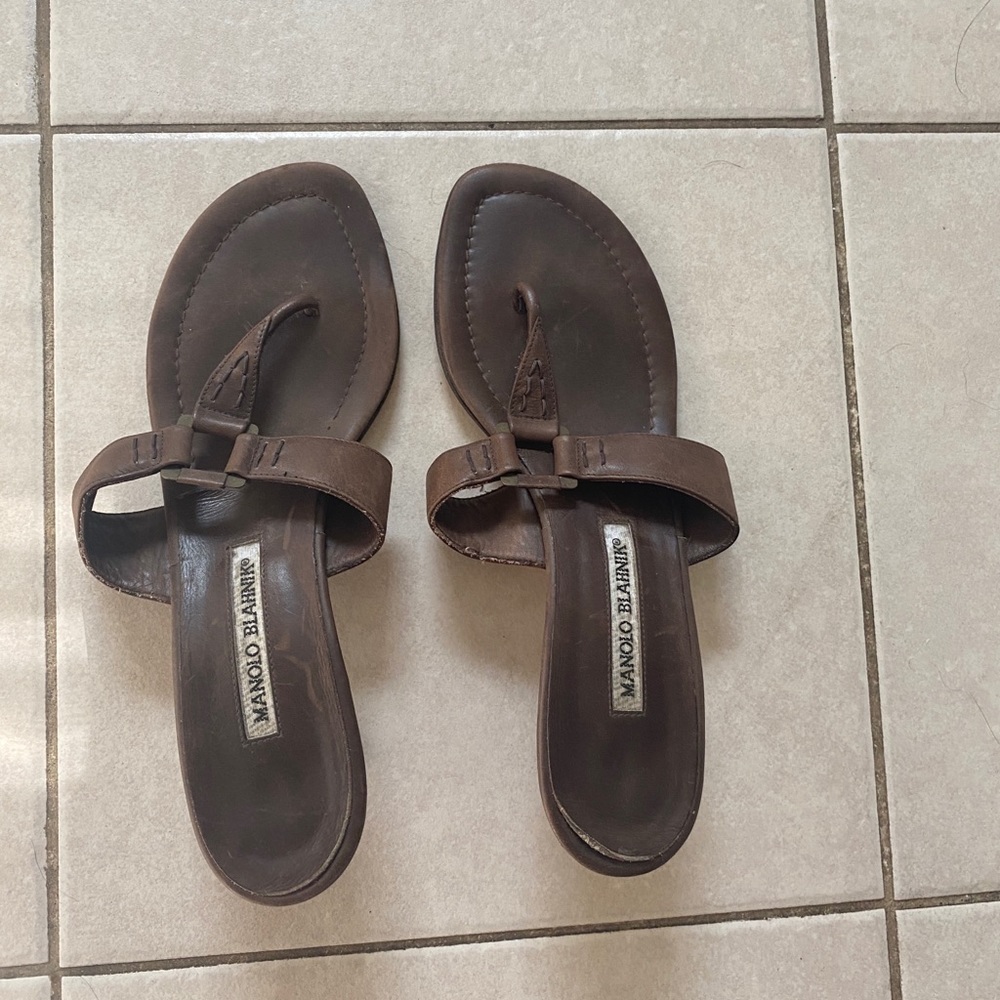 Manolo Blahnik Size 39 1/2 Kitten Heels